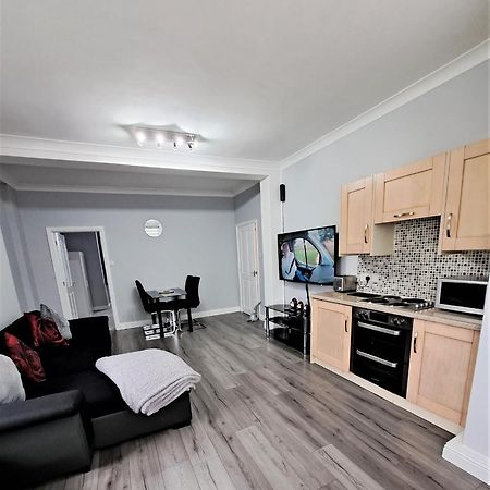 דירות סוואנאייג' Large Flat Quite Location Modern And Well Equipped מראה חיצוני תמונה