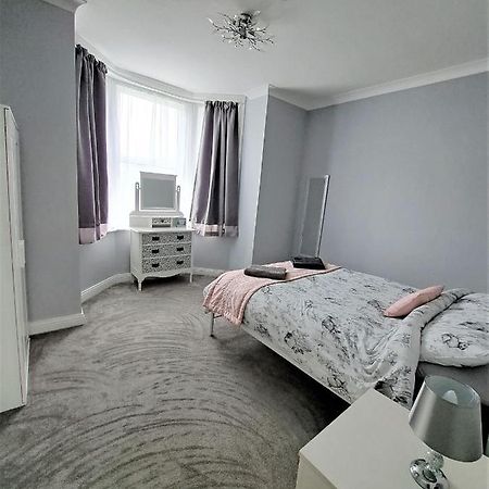 דירות סוואנאייג' Large Flat Quite Location Modern And Well Equipped מראה חיצוני תמונה