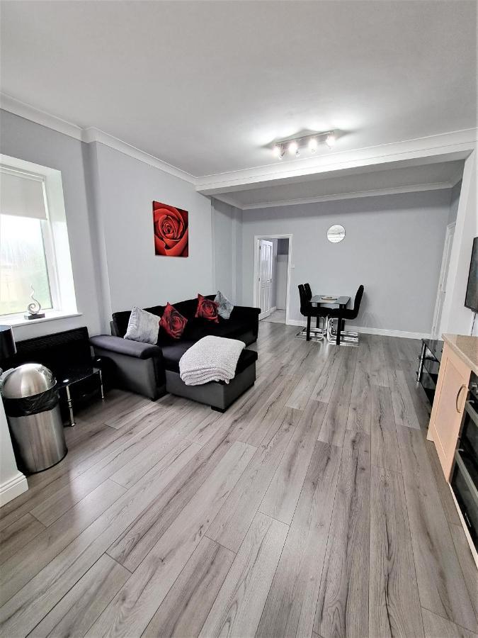 דירות סוואנאייג' Large Flat Quite Location Modern And Well Equipped מראה חיצוני תמונה
