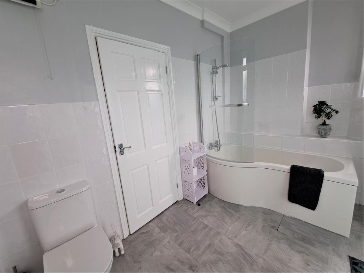 דירות סוואנאייג' Large Flat Quite Location Modern And Well Equipped מראה חיצוני תמונה