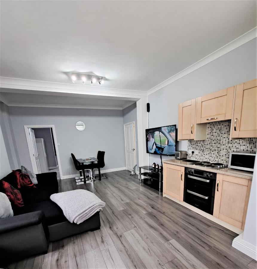 דירות סוואנאייג' Large Flat Quite Location Modern And Well Equipped מראה חיצוני תמונה